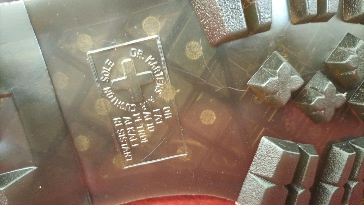 底面傷あり
両足共中腹から先端へ傷あり