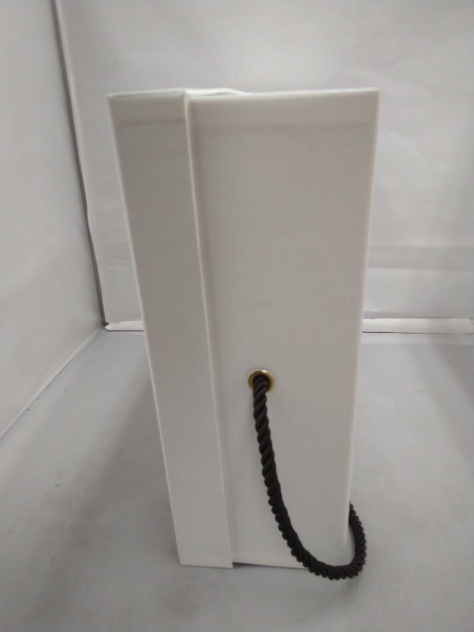 化粧箱汚れ有ります。