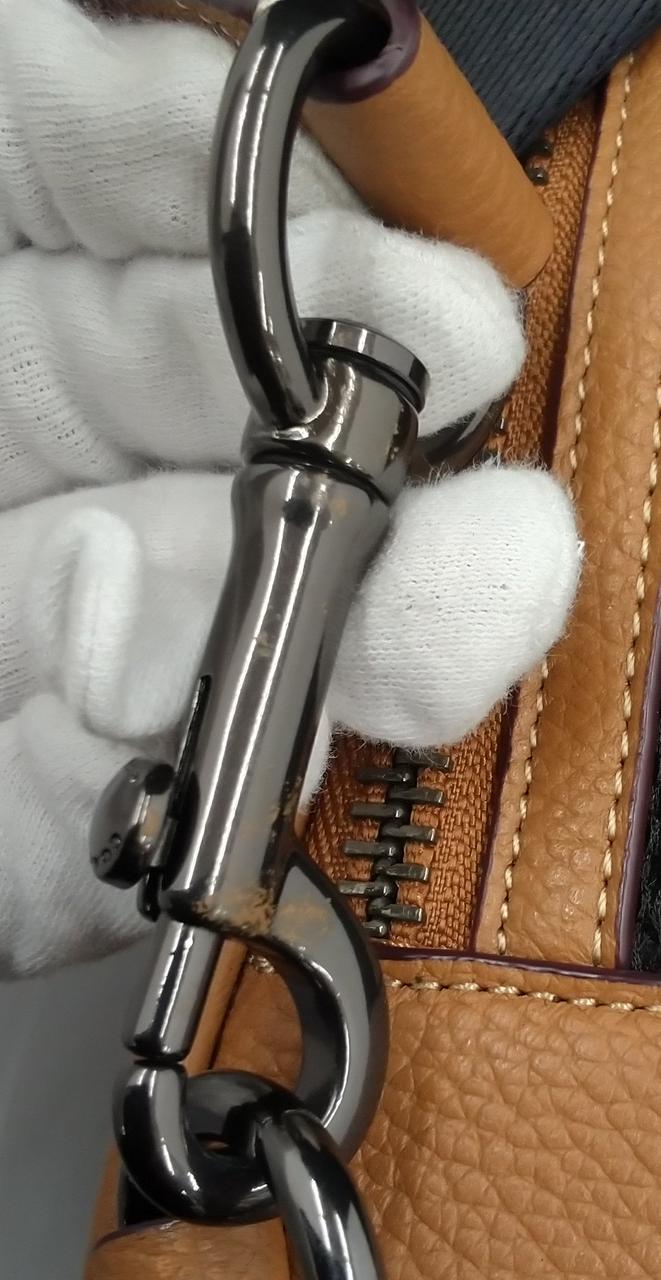 サビではないですが茶色の汚れがございます