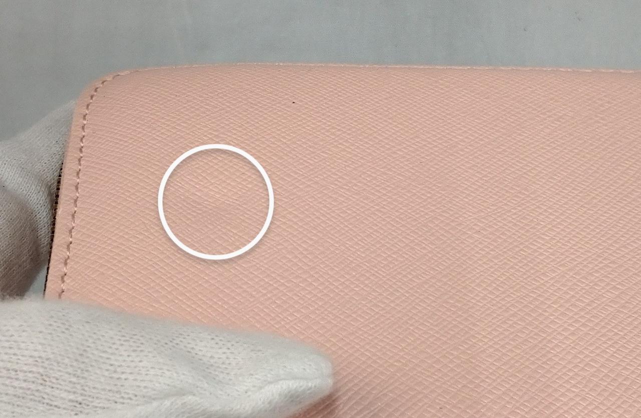 わかりにくいですが、少し凹み有り