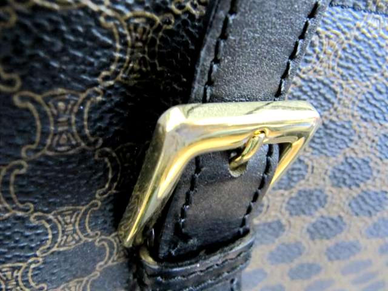 金具にキズ変色有