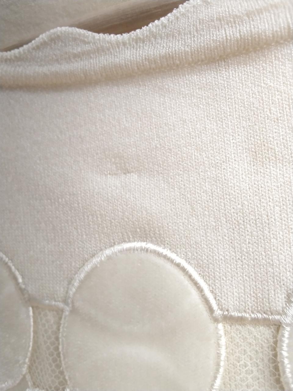 胸元糸引きつれ有り