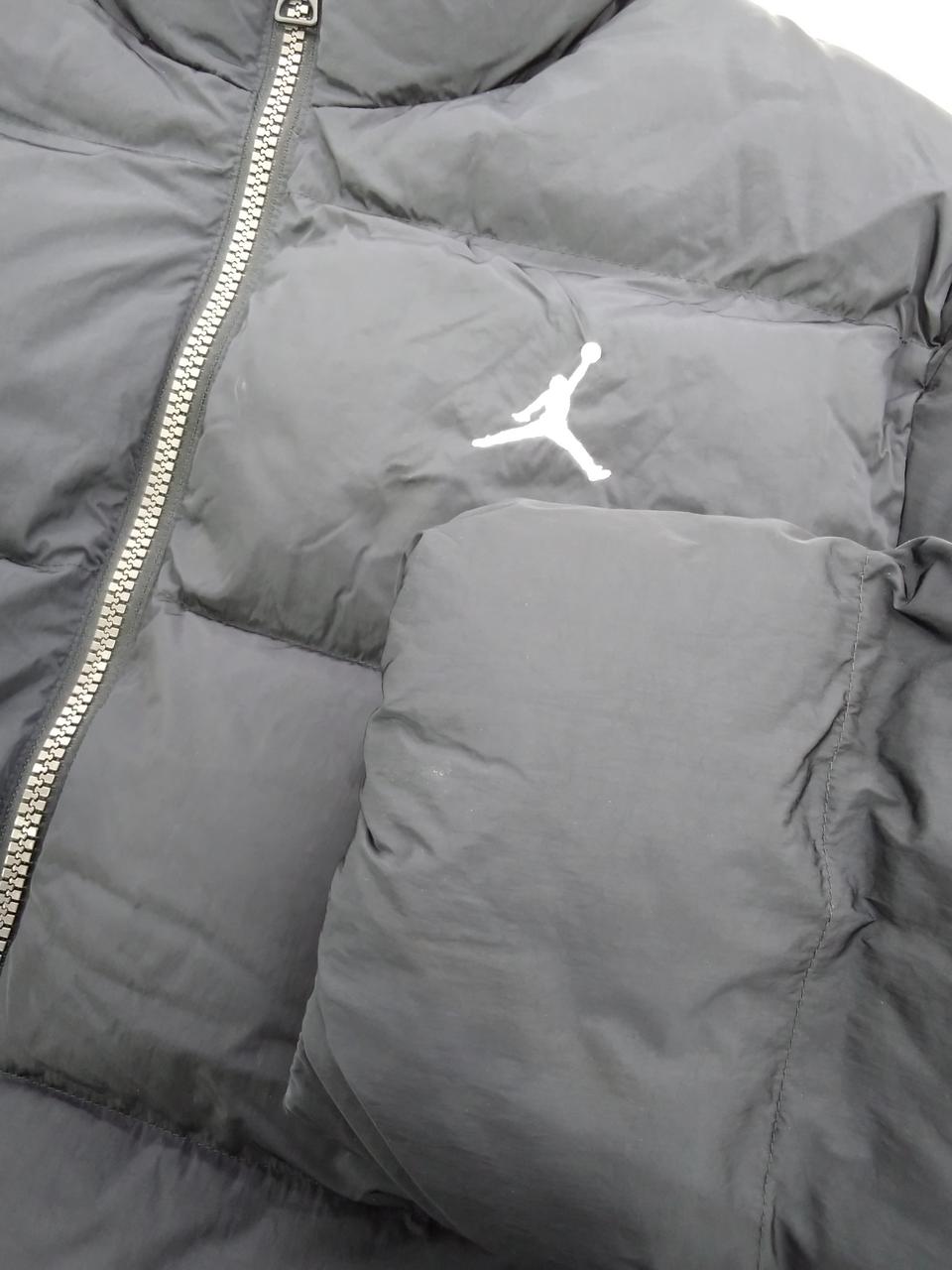 見辛いですが、胸元・袖シミ汚れあります