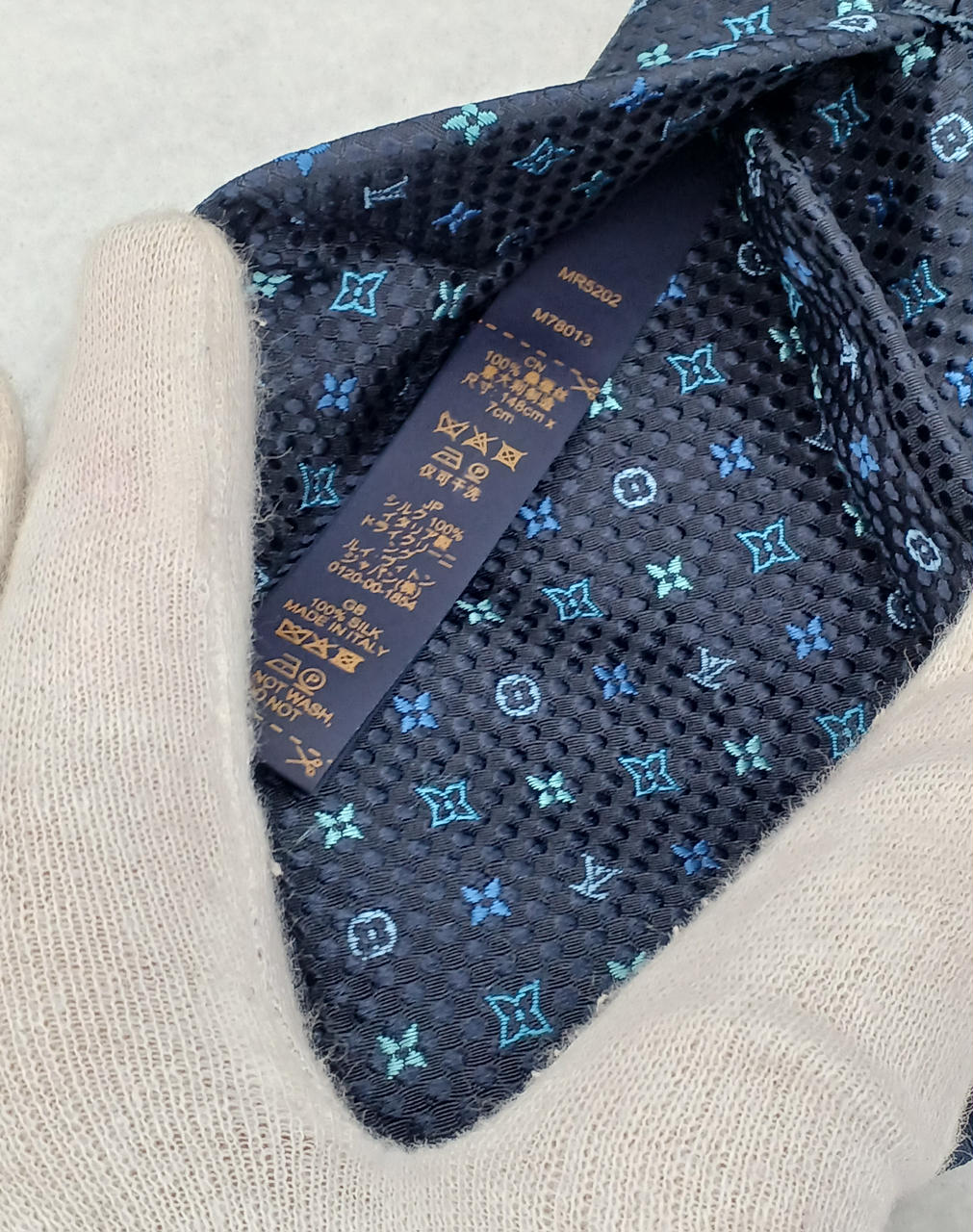 専用です。　　ルイ ヴィトン ネクタイ・モノグラム エンブレイスド 新品 未使用 LOUIS VUITTON|ネクタイ クラヴァット・モノグラム エンブレイス