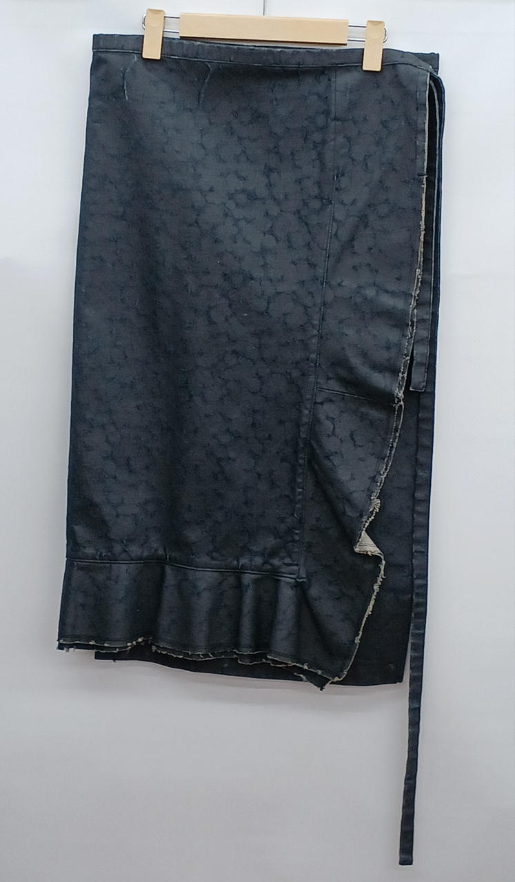 巻くタイプのスカートです