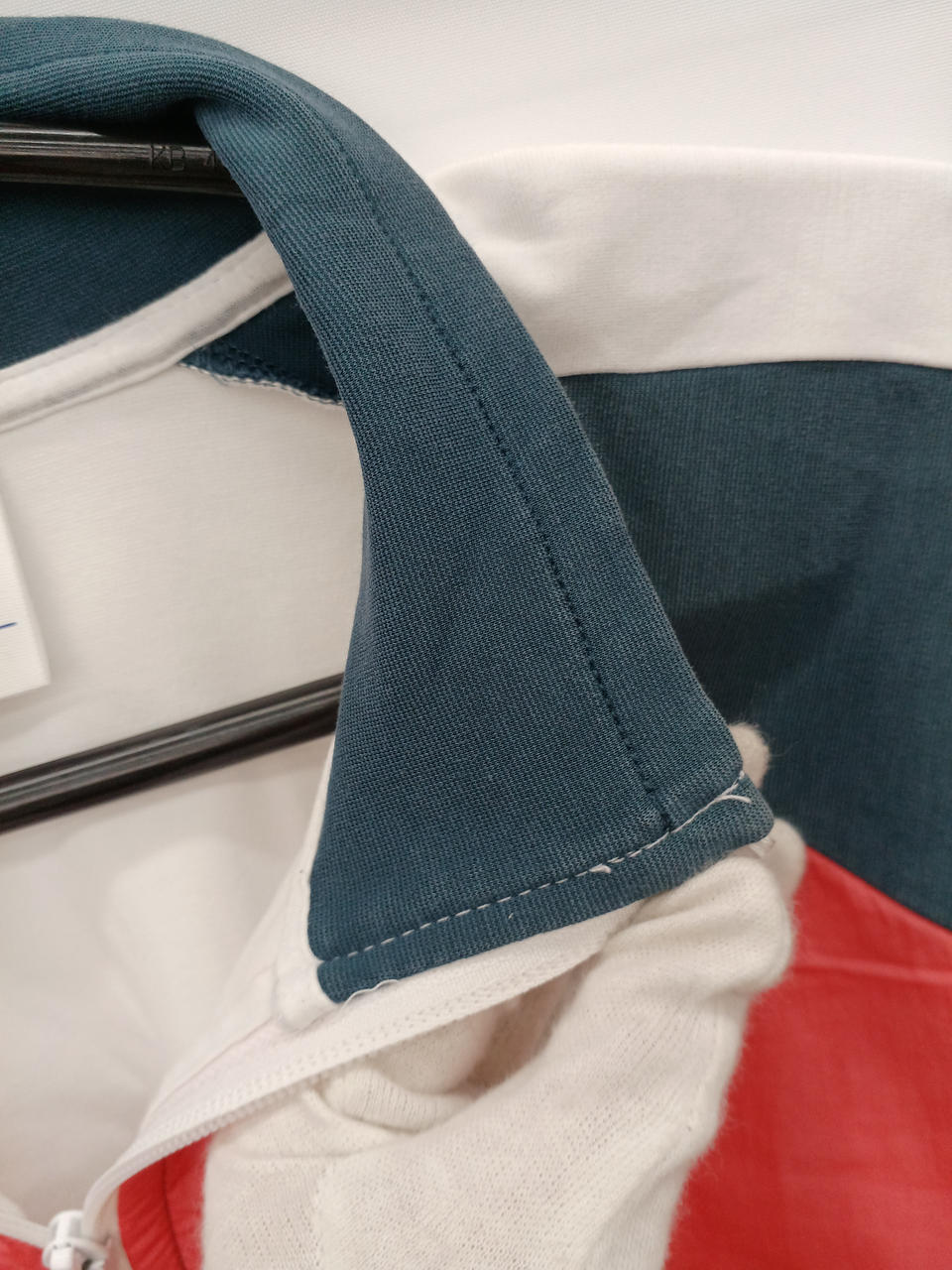 首元少々使用感あり