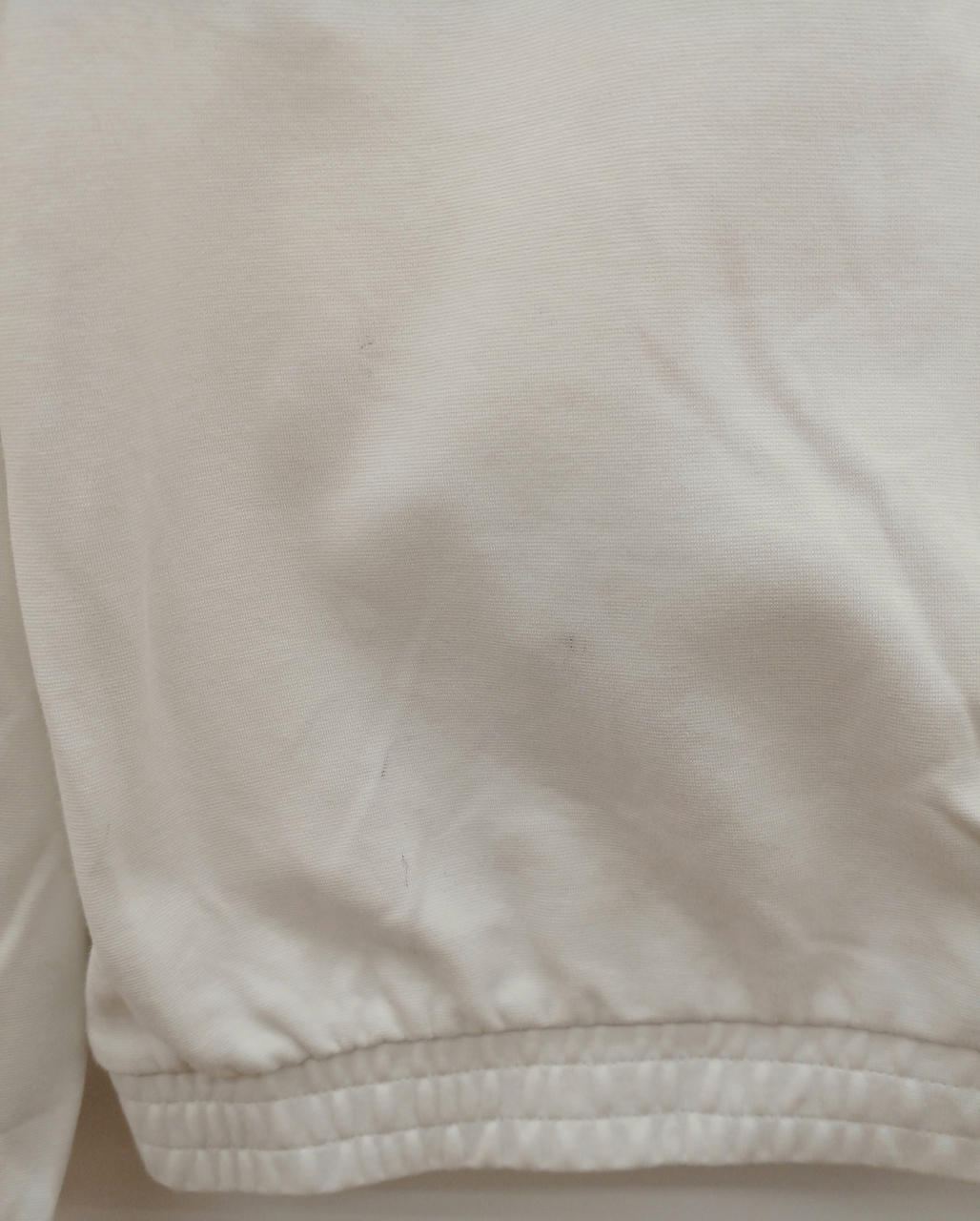 背中左下部分少々汚れあり