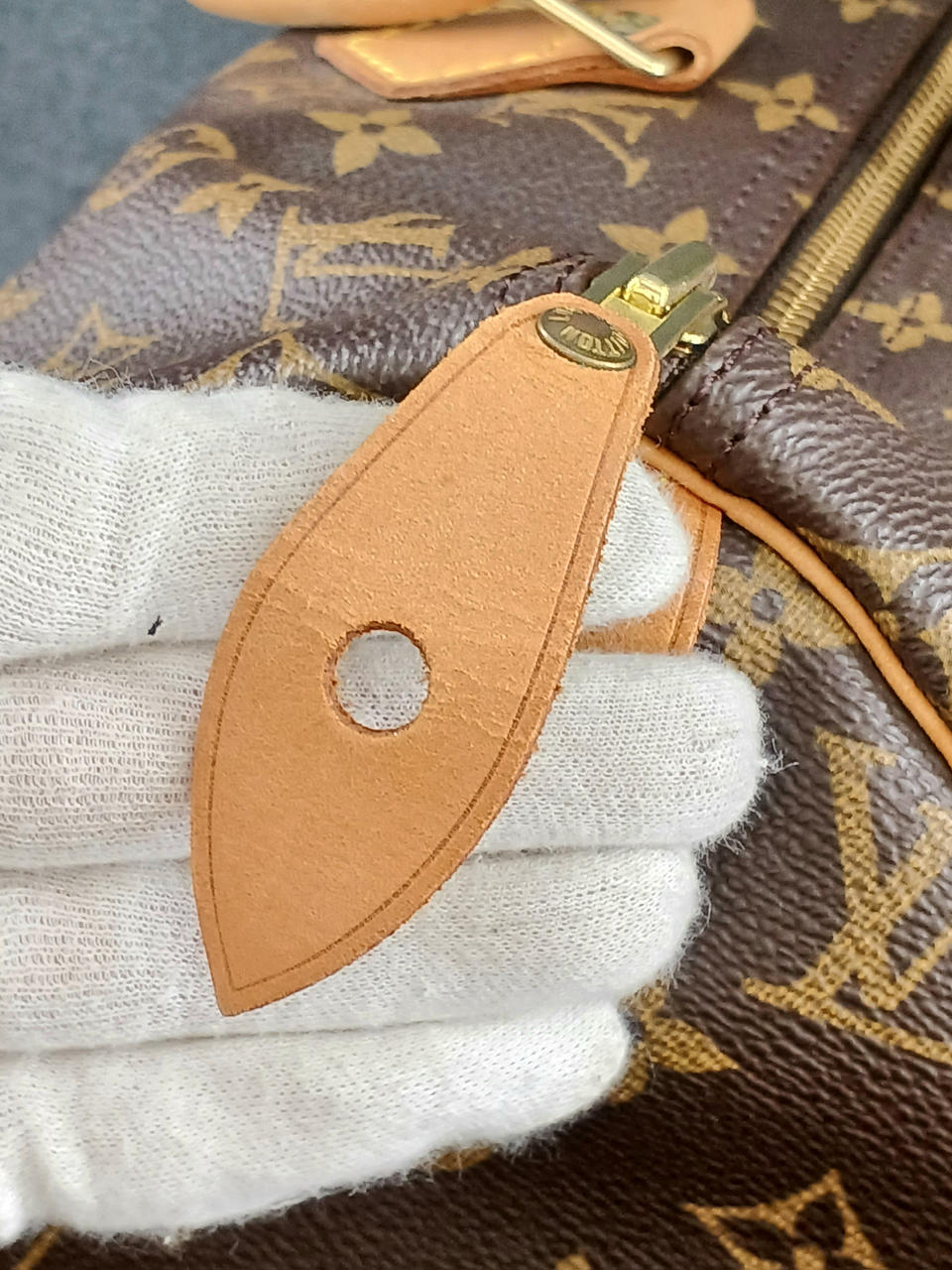 ファスナー部分ダメージあり