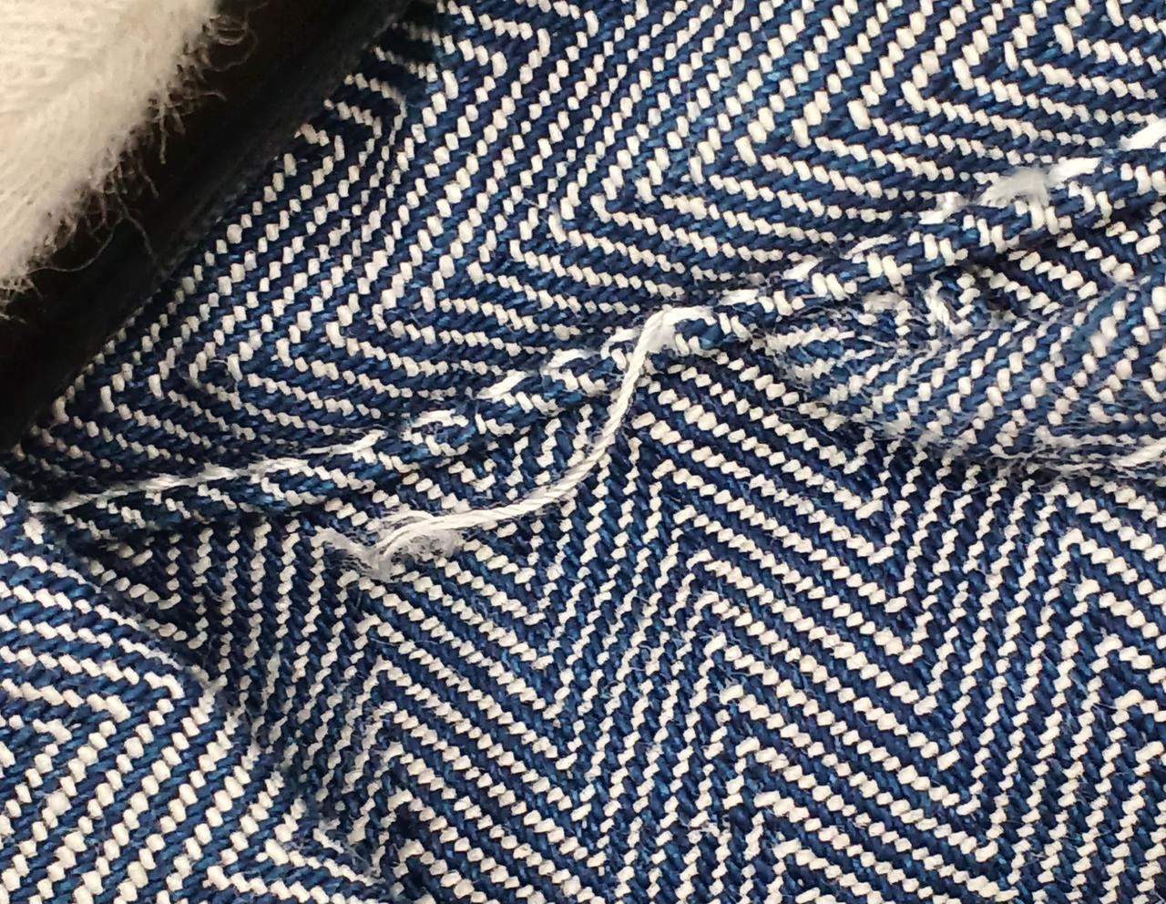 首元ほつれあり