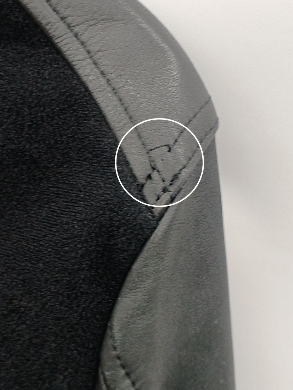 右肩ほつれあり