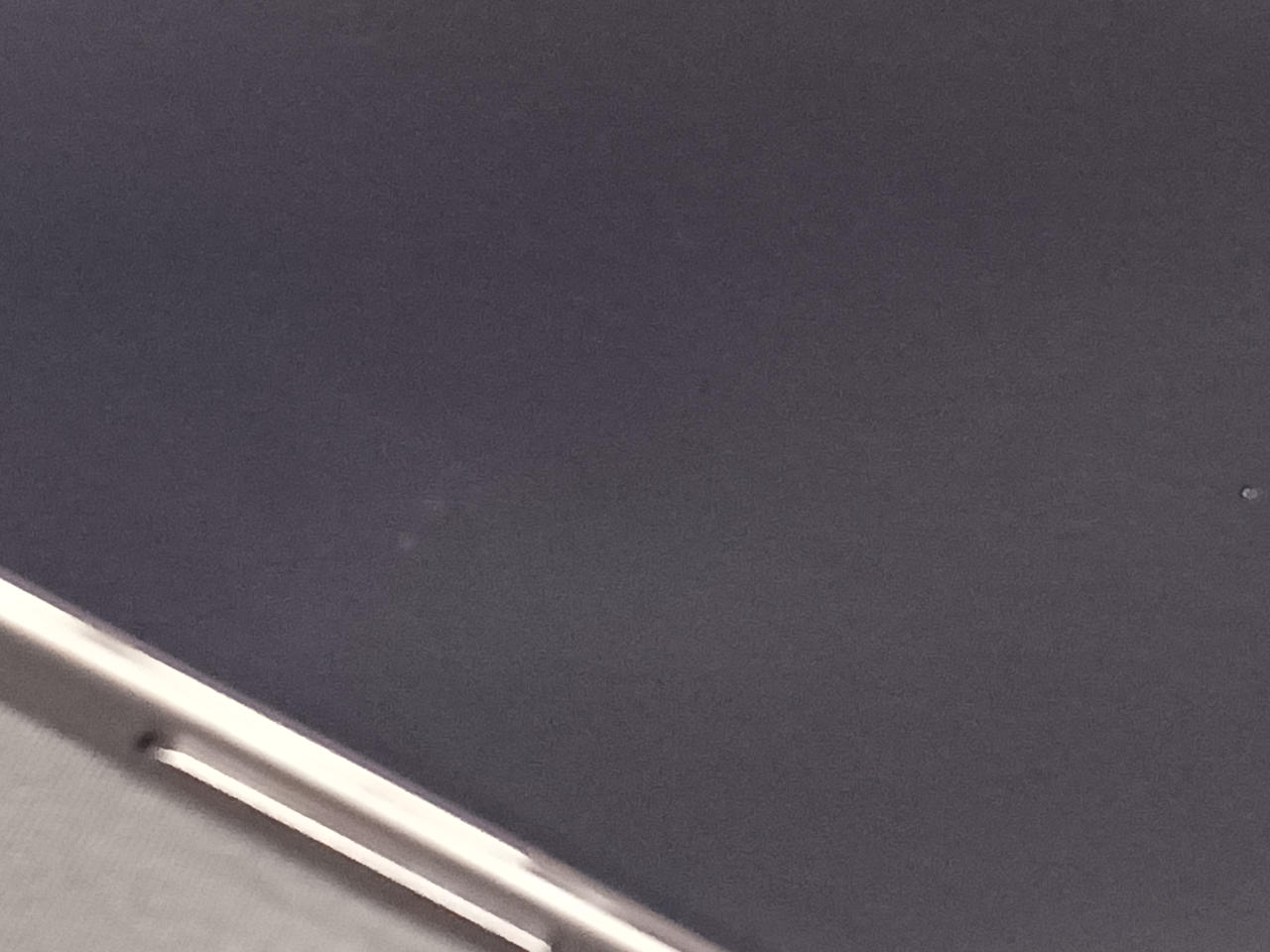 画面にキズあり