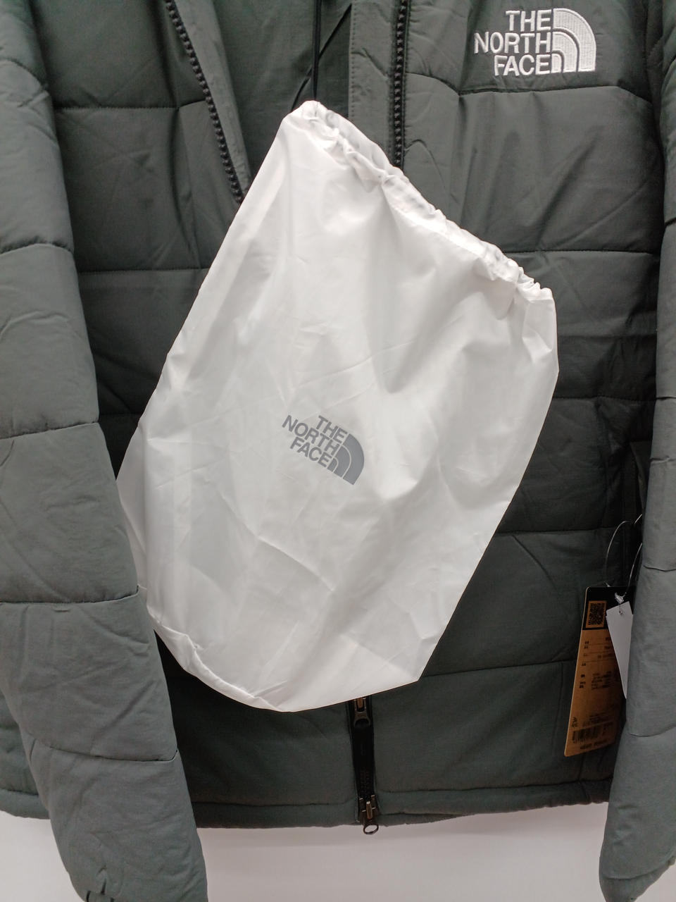 収納スタッフサック付属