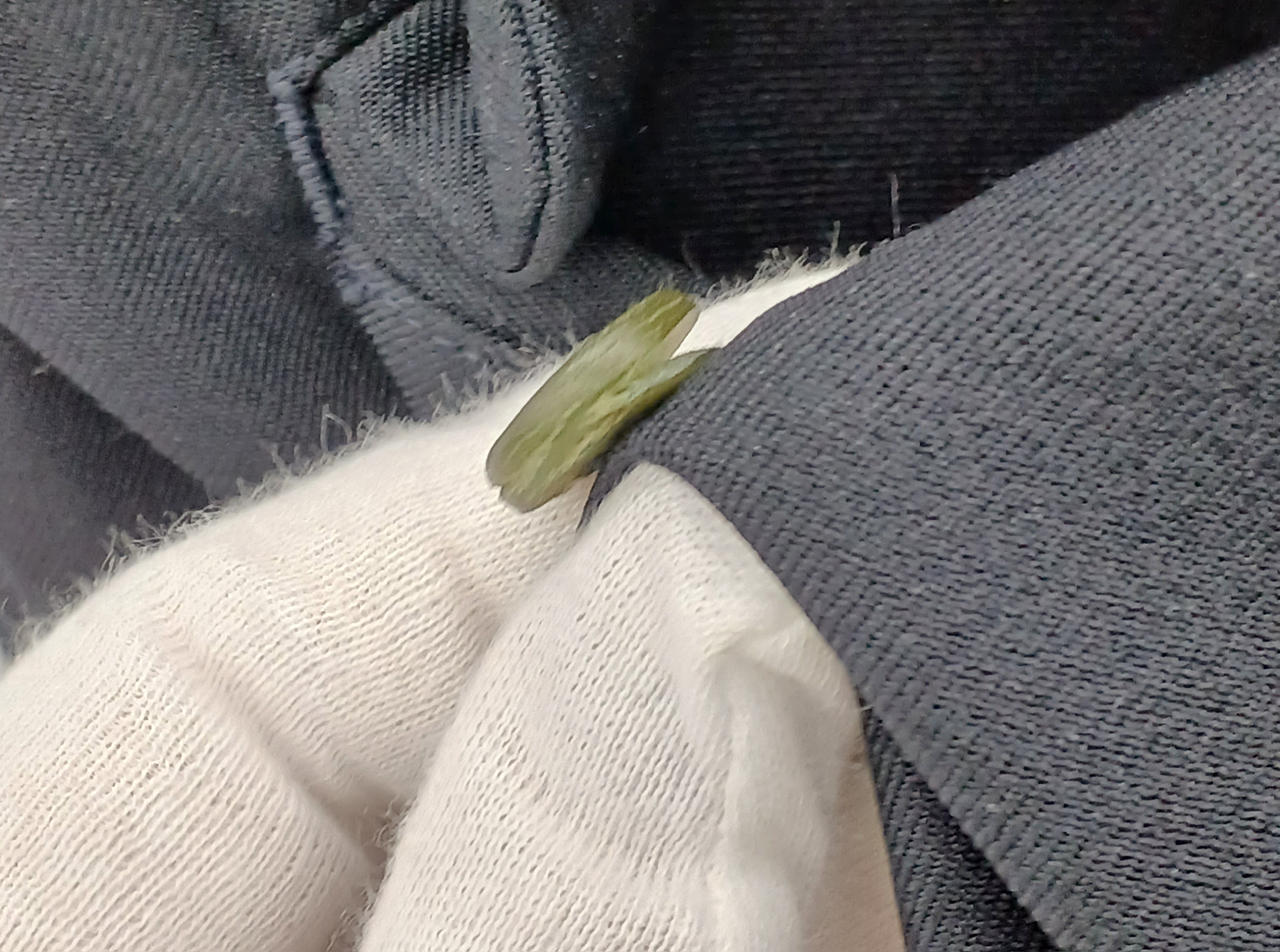 ボタン割れあり