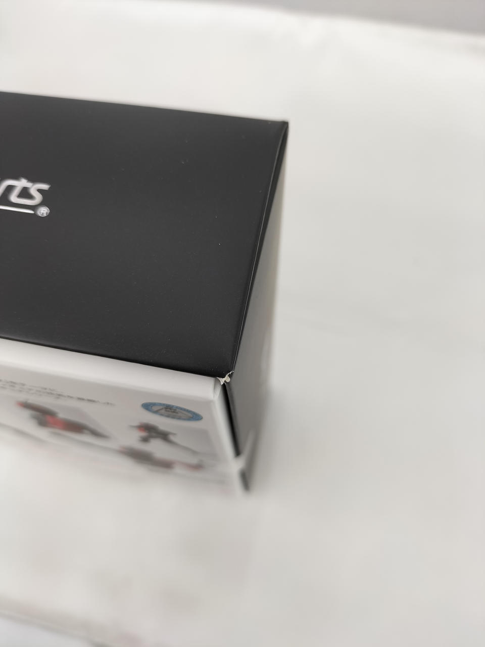 ※箱上部の角にスレがあります