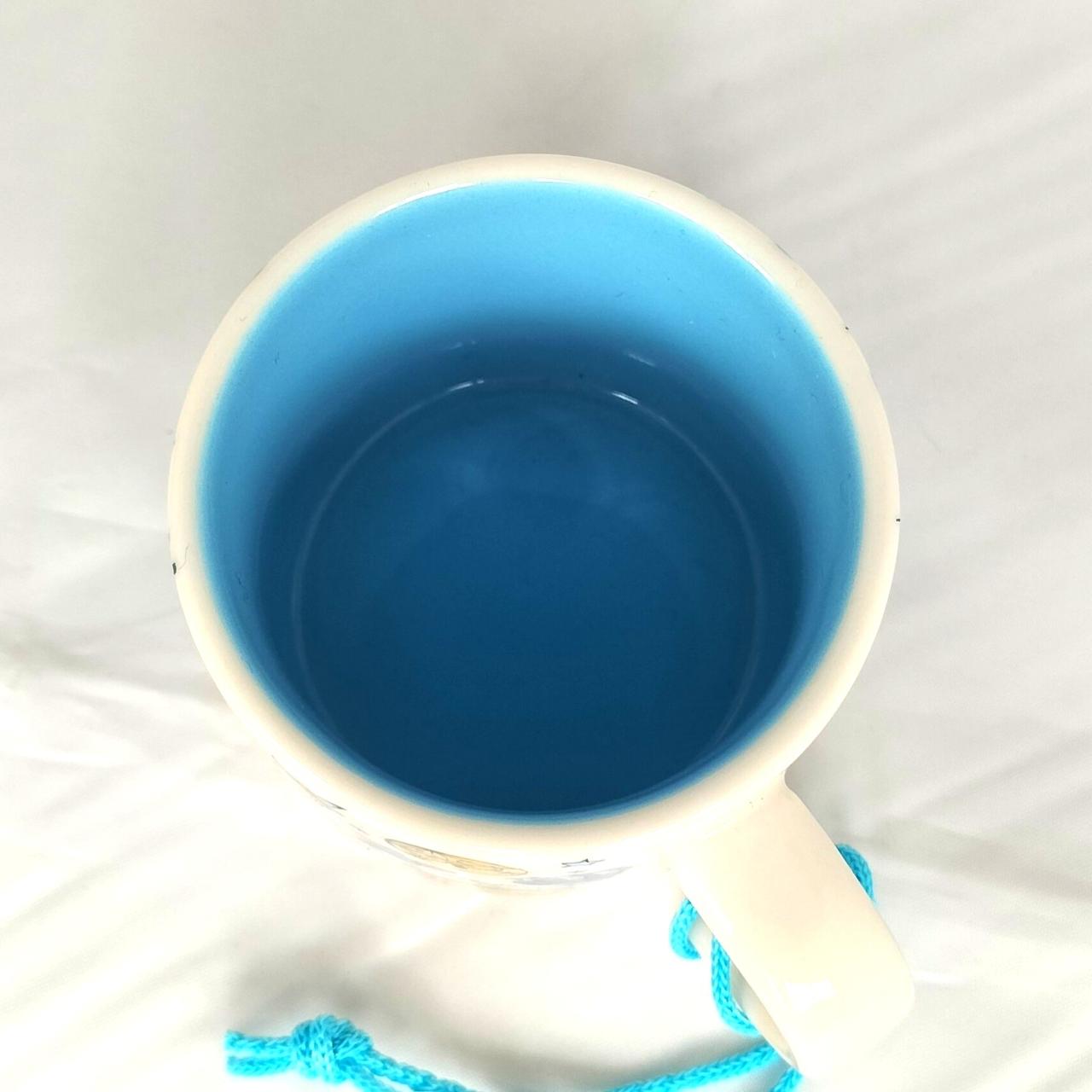 実物は画像よりも淡い水色です。