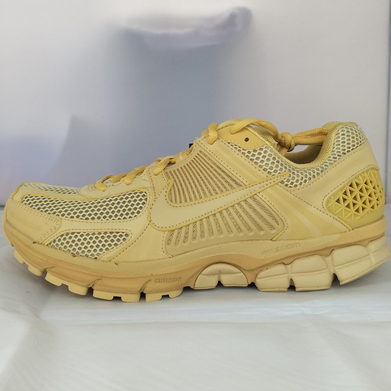 【新品未使用品】　NIKE 27cm カーム　黄色　ベアリーボルト　ユニセックス NIKE|ズーム ポメロ 5|HARDOFFオフモール（オフモ