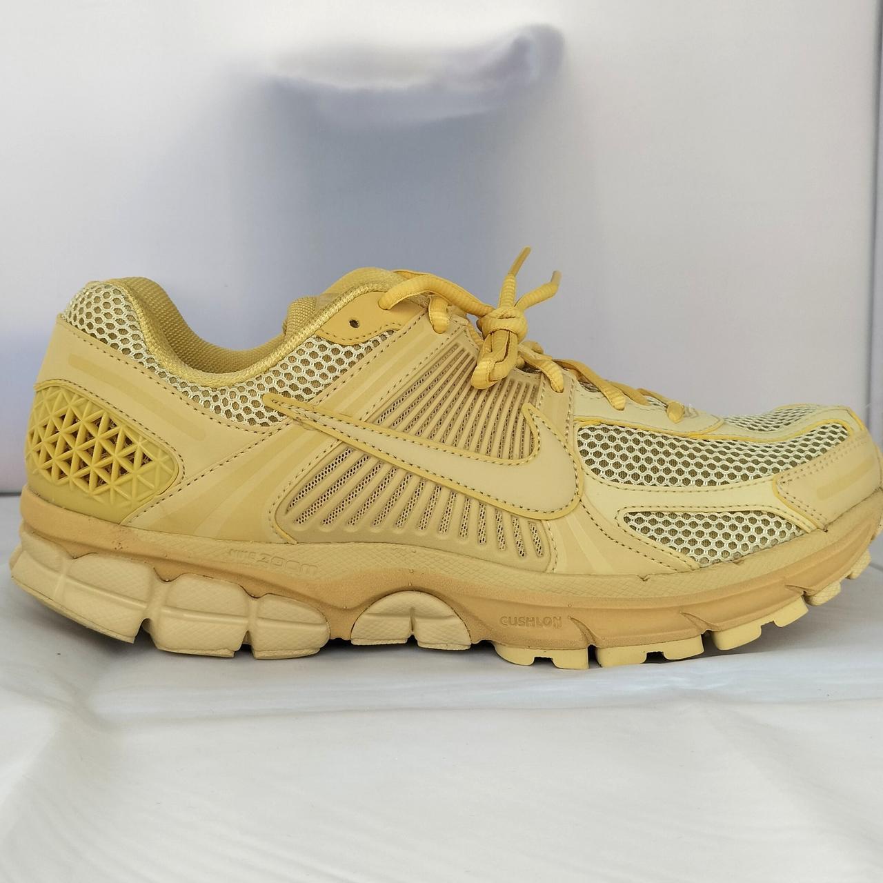 【新品未使用品】　NIKE 27cm カーム　黄色　ベアリーボルト　ユニセックス NIKE|ズーム ポメロ 5|HARDOFFオフモール（オフモ