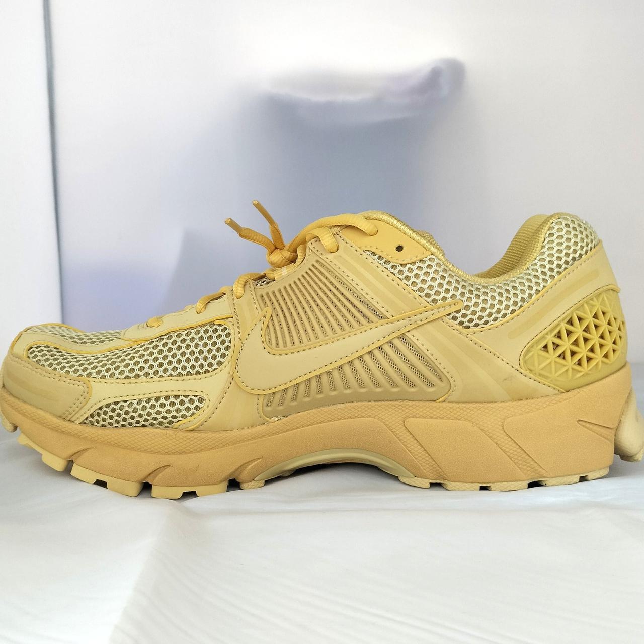 【新品】　NIKE 29cm カーム　黄色　ベアリーボルト　U55 NIKE|ズーム ポメロ 5|HARDOFFオフモール（オフモ