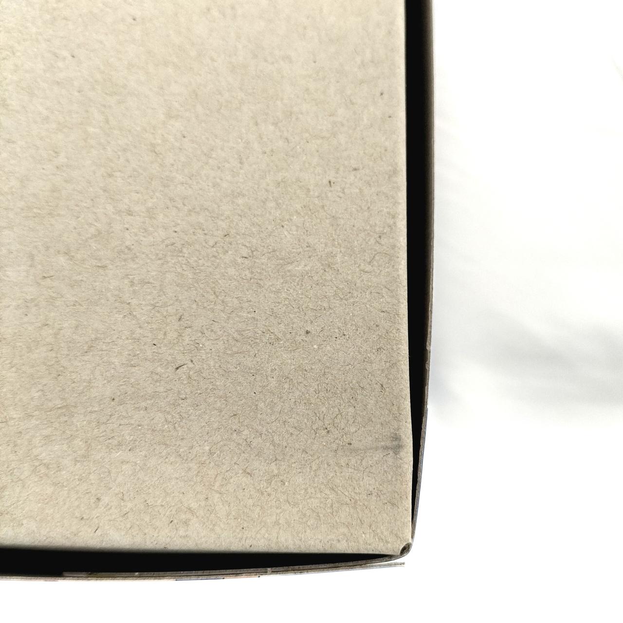 ※箱の裏側に若干汚れが有ります。