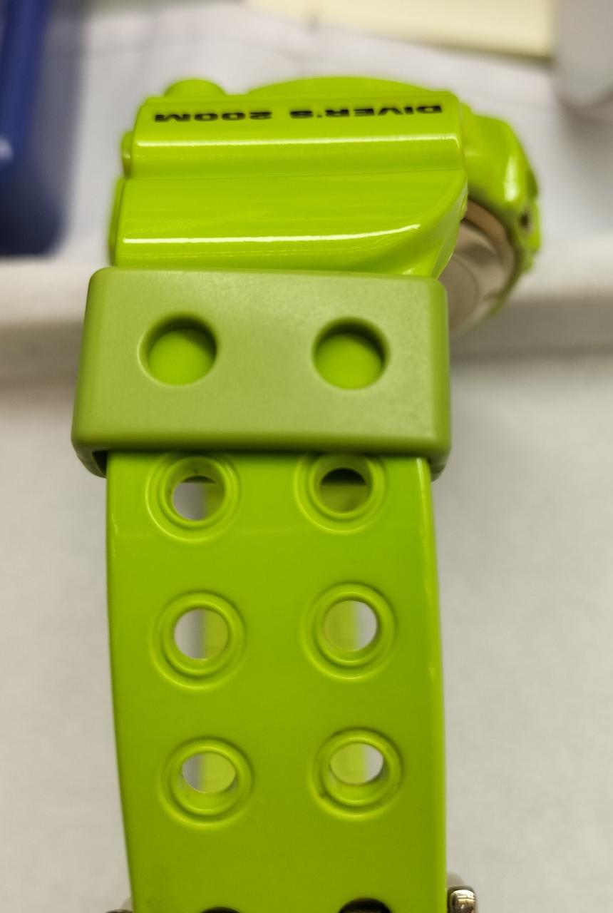 遊革パーツに変色あります。