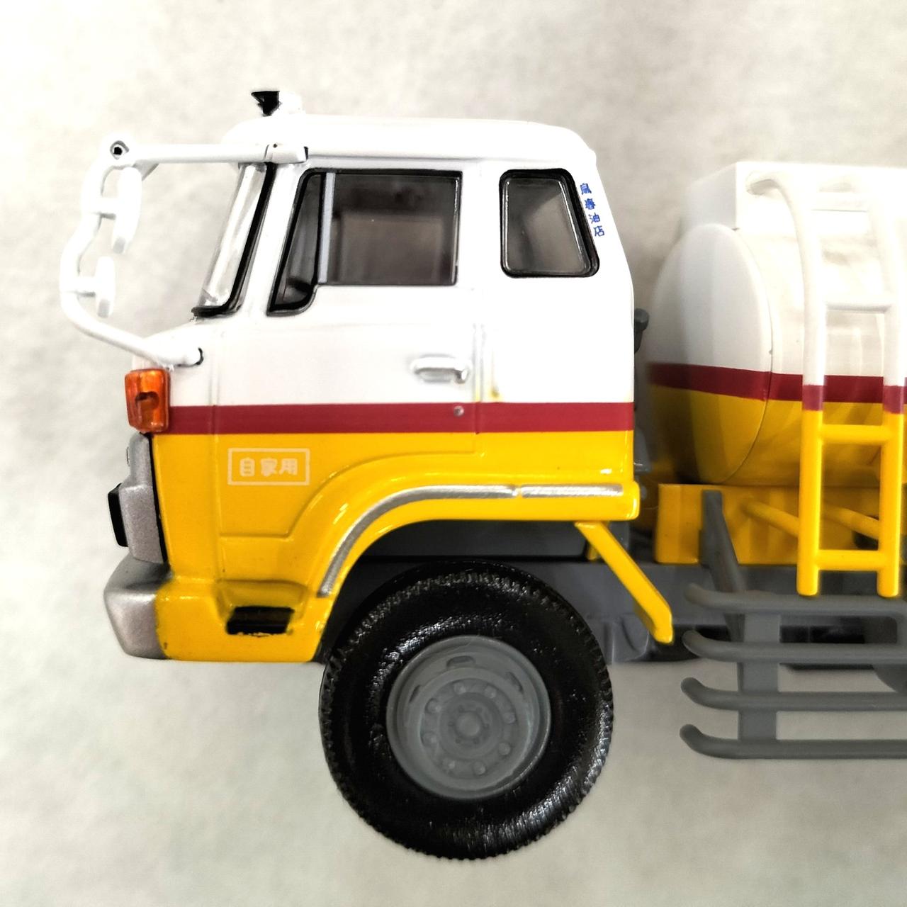 ※サイドミラーに亀裂があります。