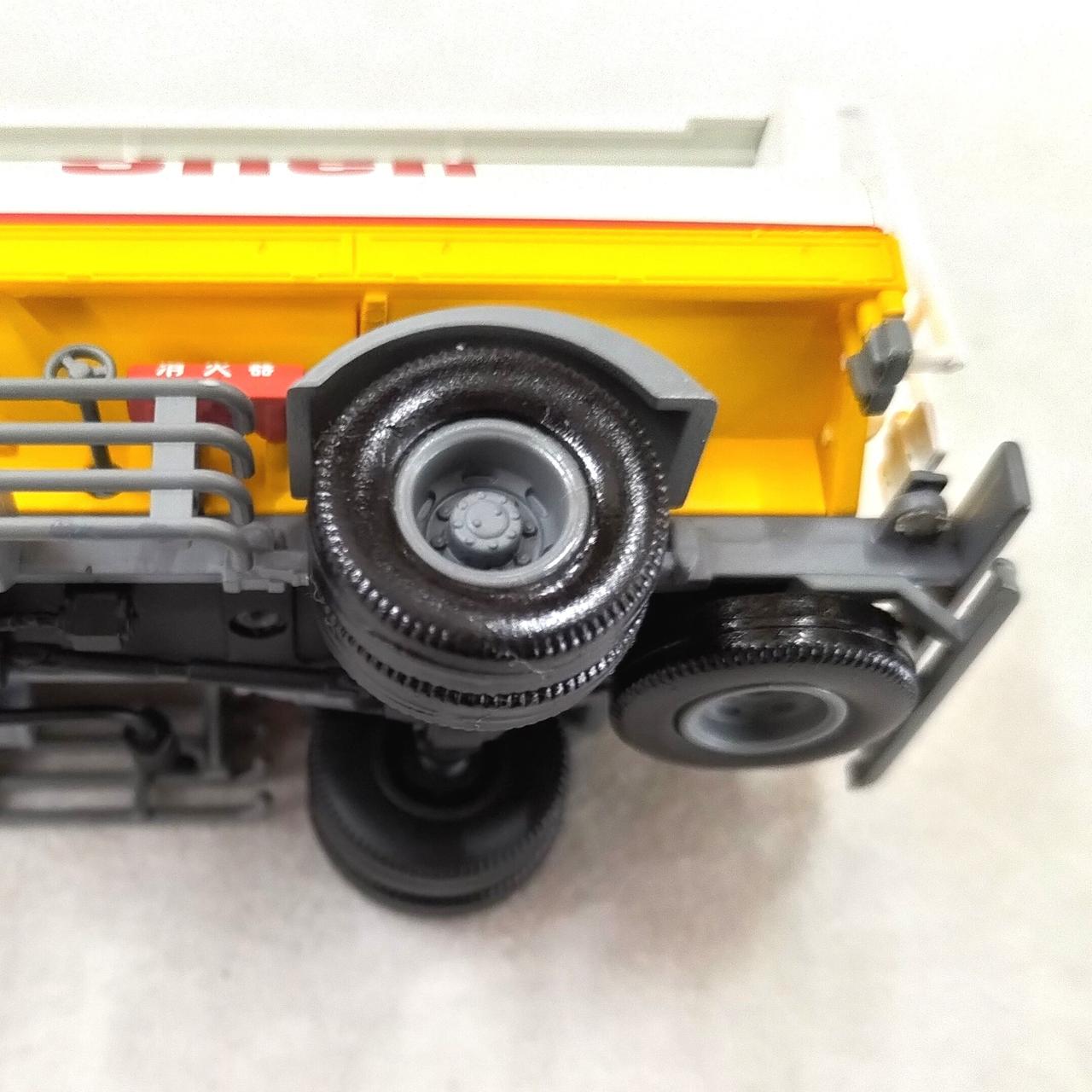 ※タイヤにベタつきが有ります。