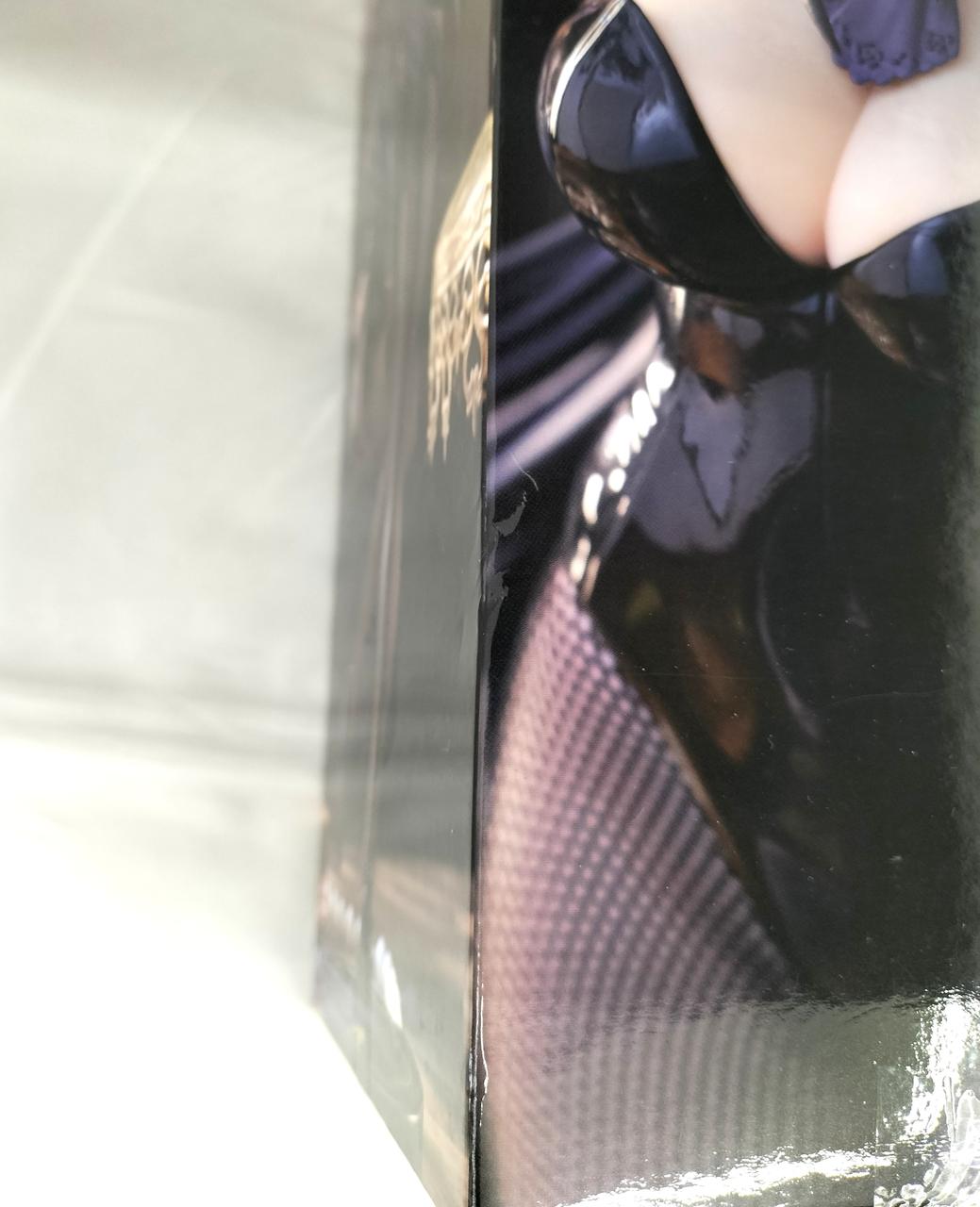 ※全体的に凹みがあります