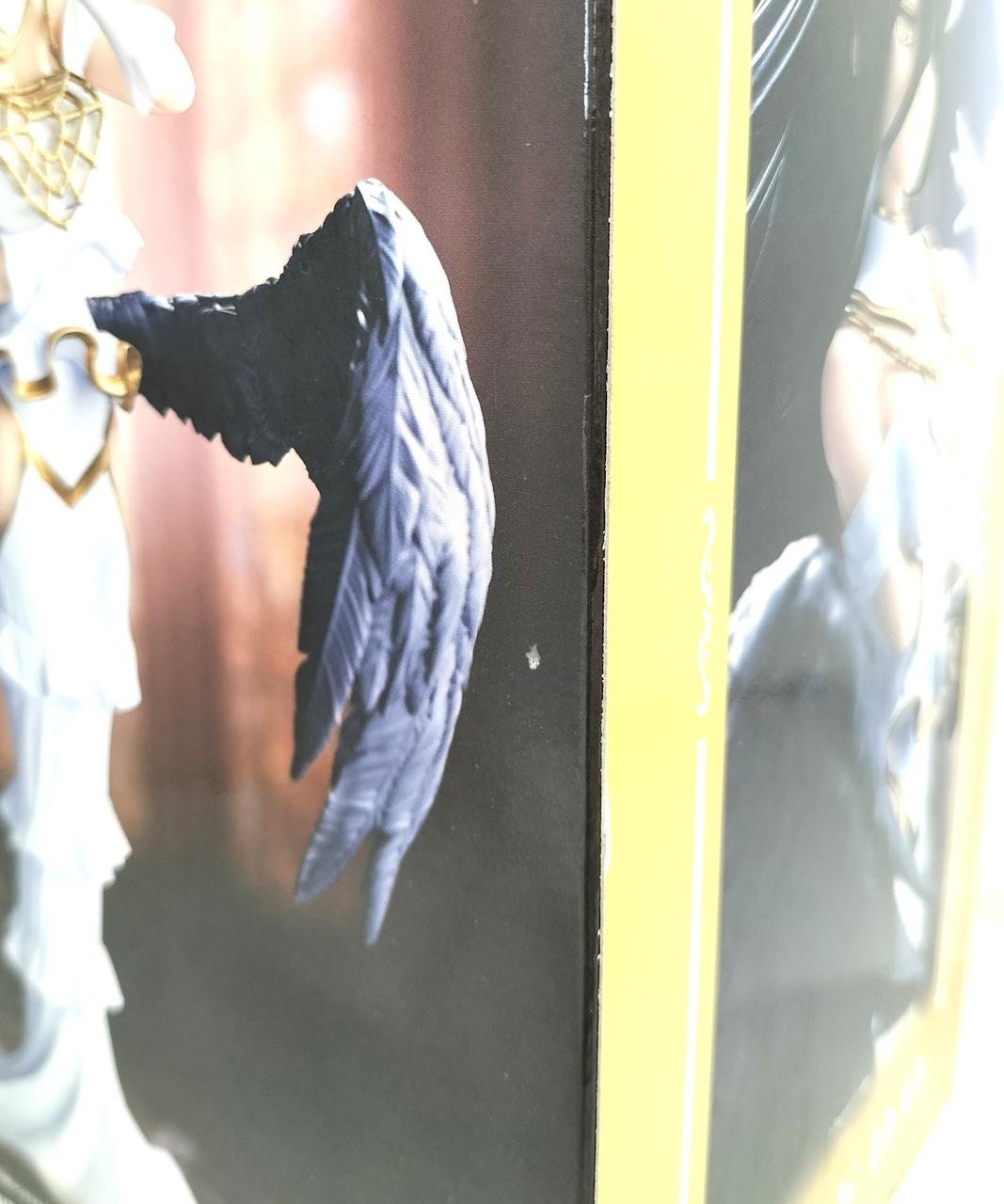 ※背面にキズ（剥がれ）があります