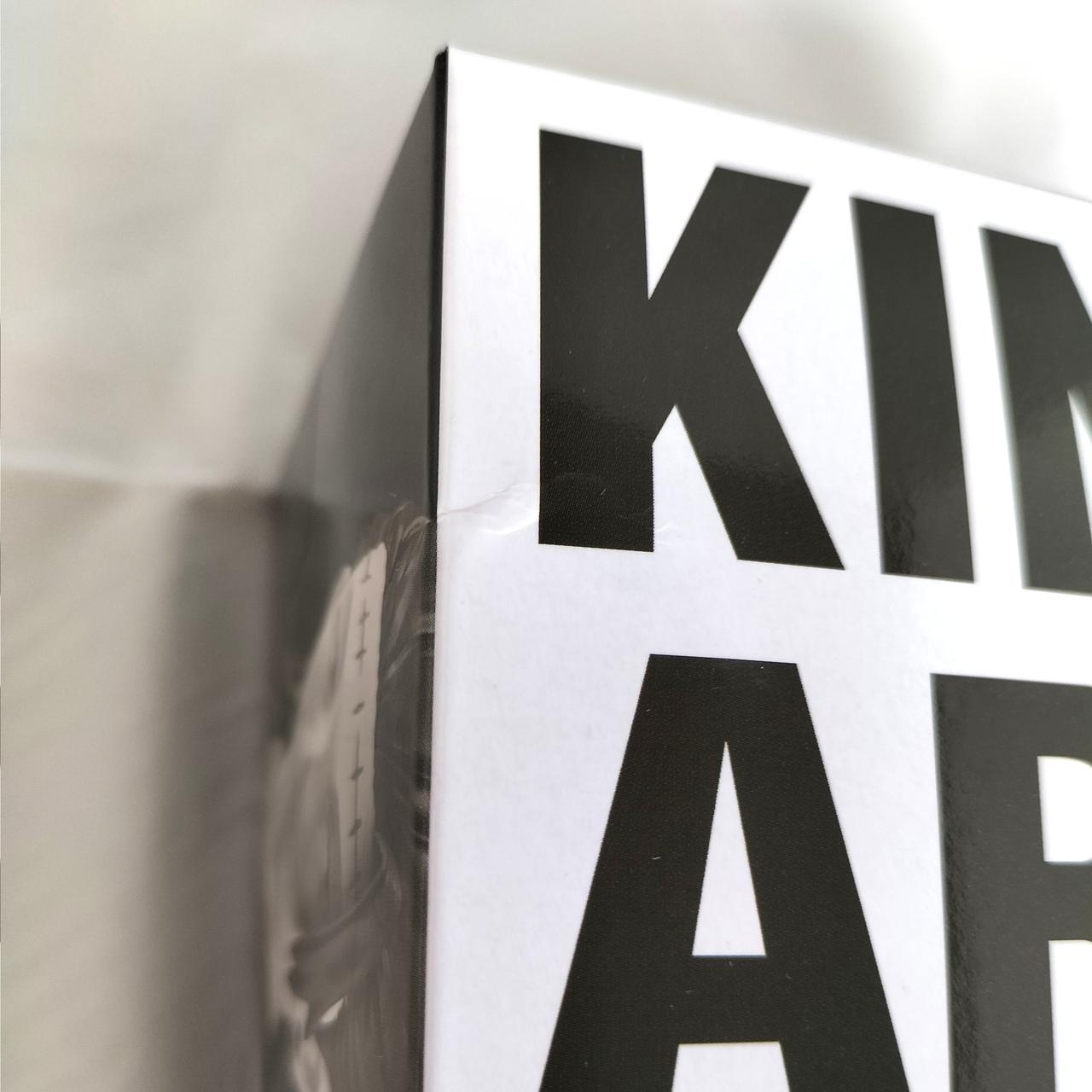 ※箱に凹みがみられます。