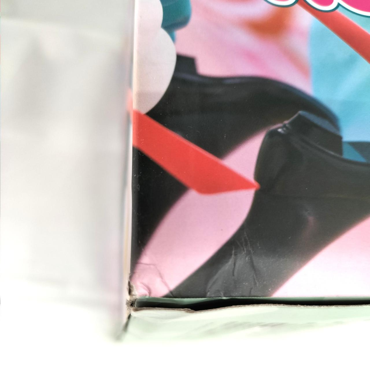 ※箱下部に角潰れ、凹みが有ります。