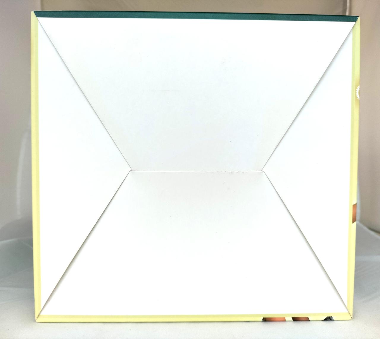 ※箱底面に変色(色焼け)がみられます