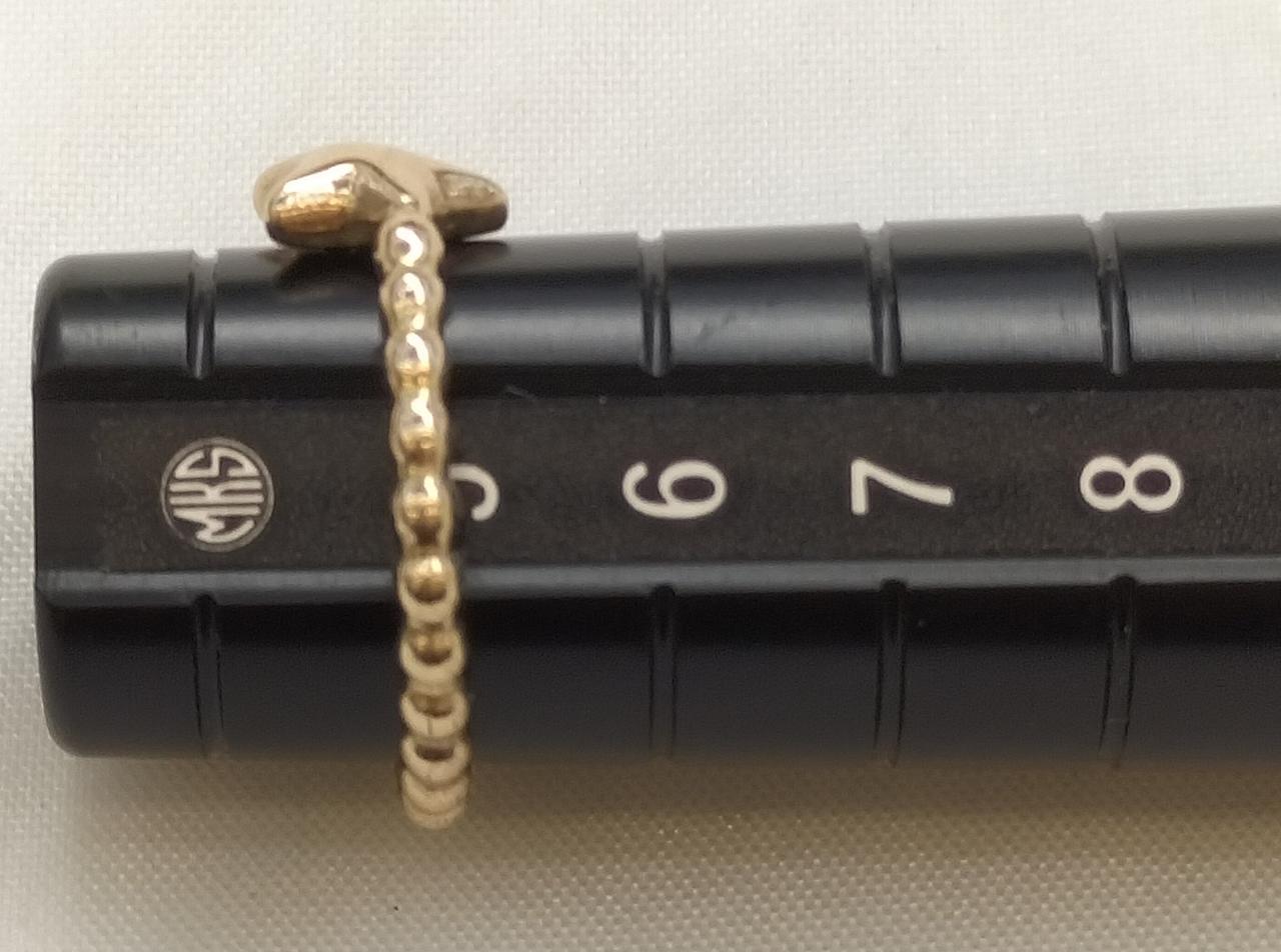 向きでサイズが異なります。