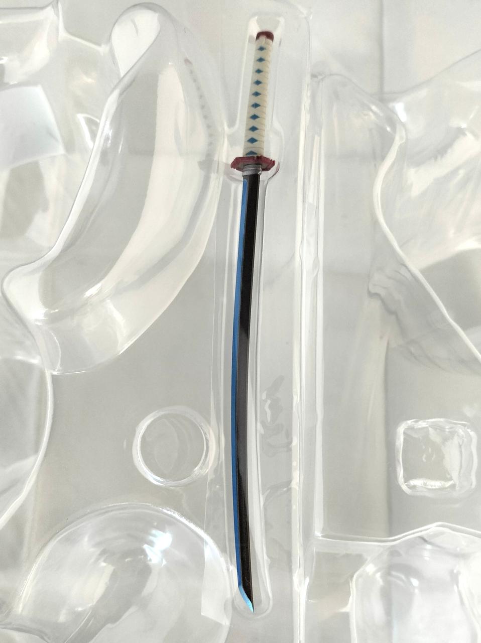 刀はブリスターから取り外されていません