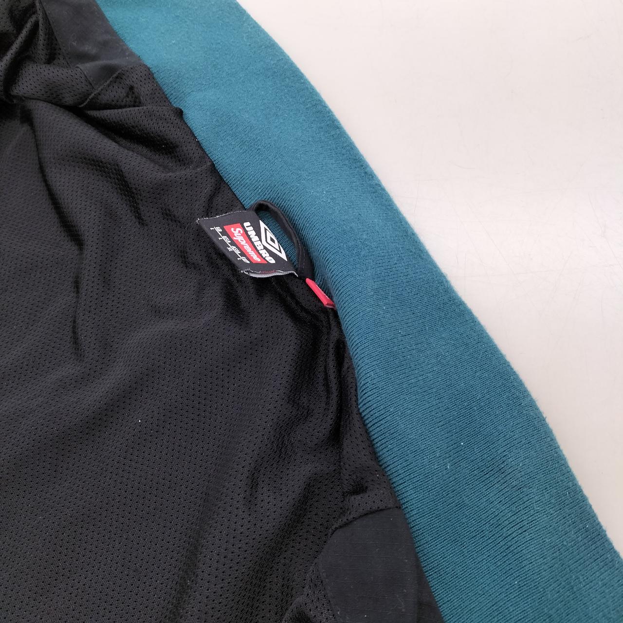 襟元毛羽立ちあり