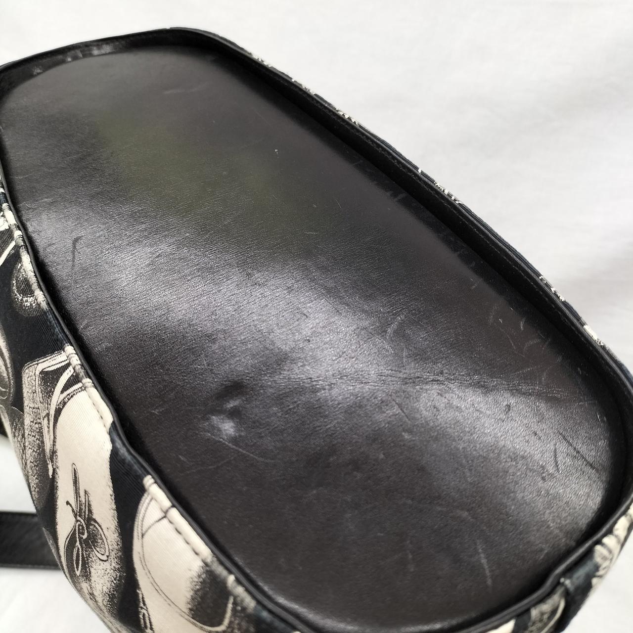 底面レザー部分キズあり