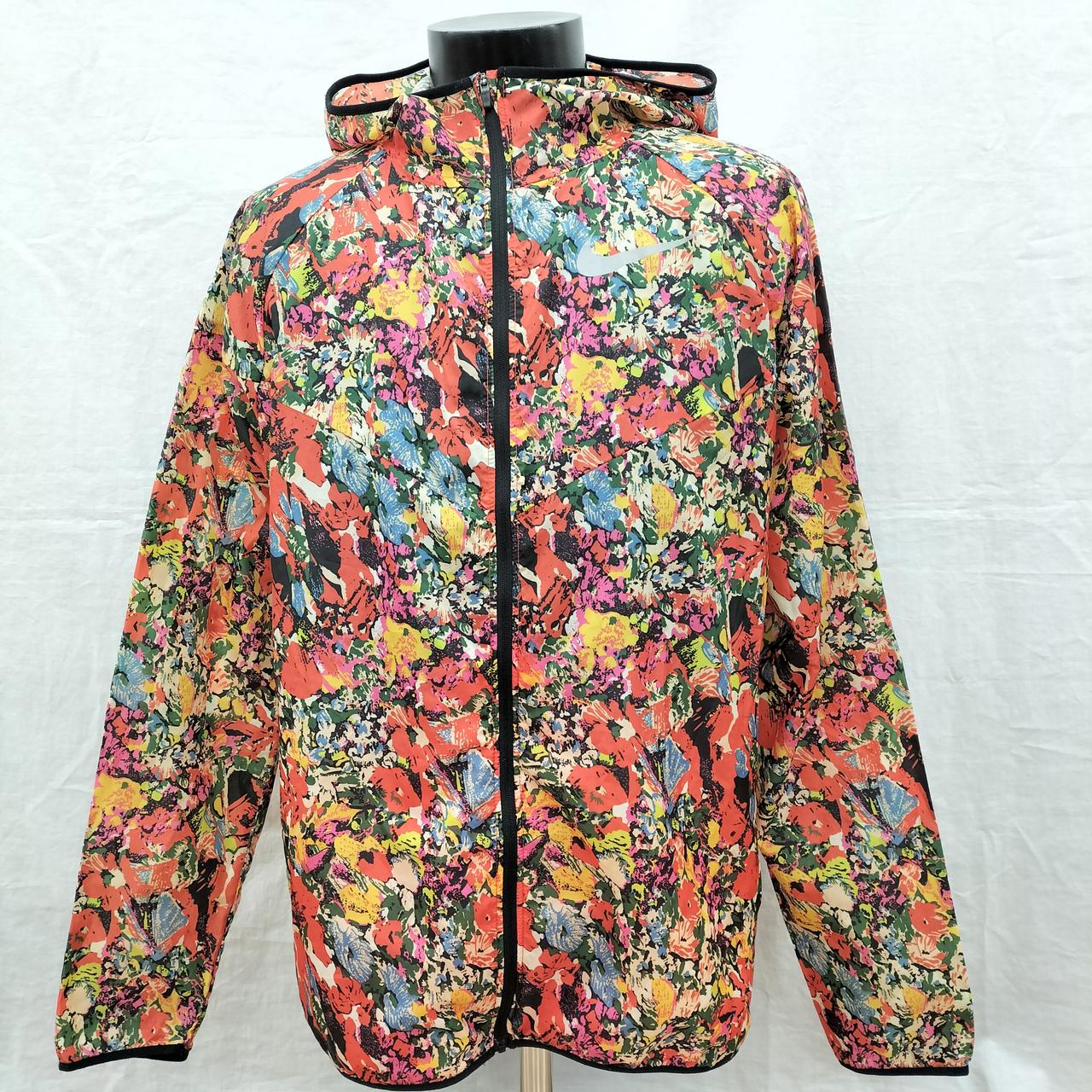 NIKE 型番：AR1721-891 ウィンドランナー プリンテッドフーディー