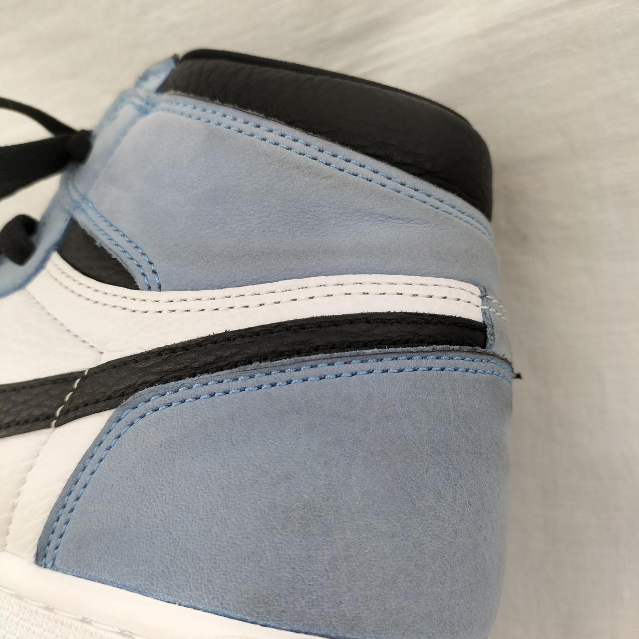 右足左側面汚れあり