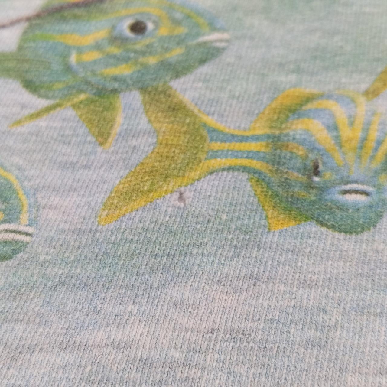 表面中心小さな穴開きあり