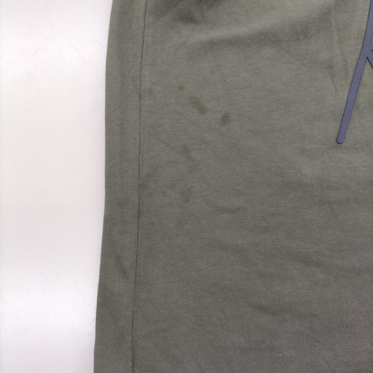 表面裾近くに油シミあり