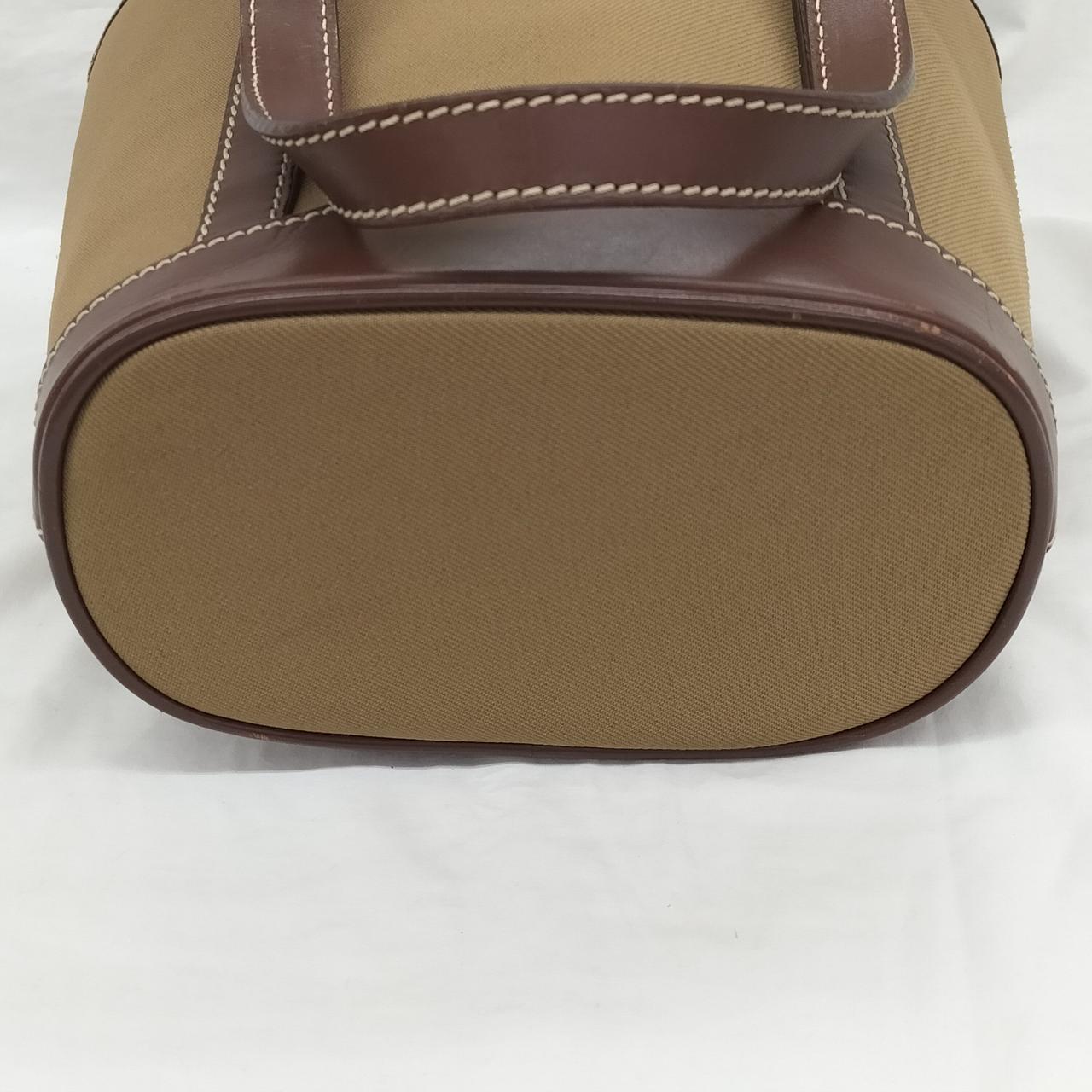 使用に伴う染みが有ります。