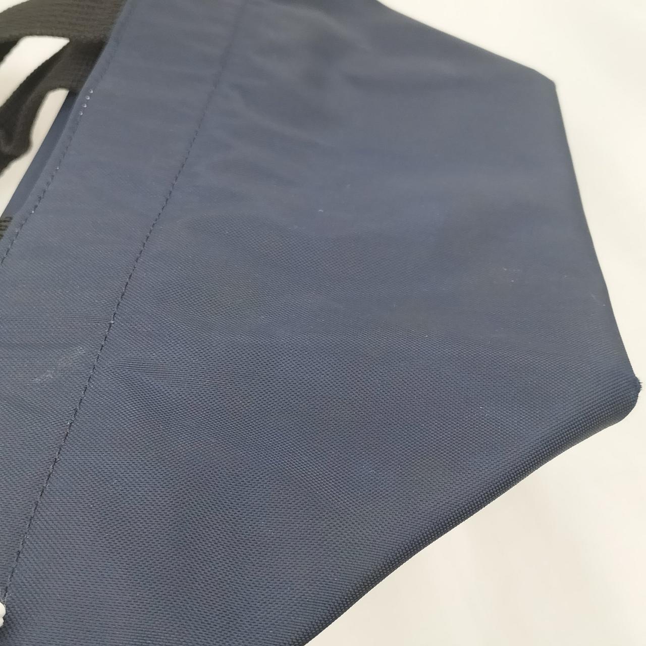 表地に黄色いシミあり