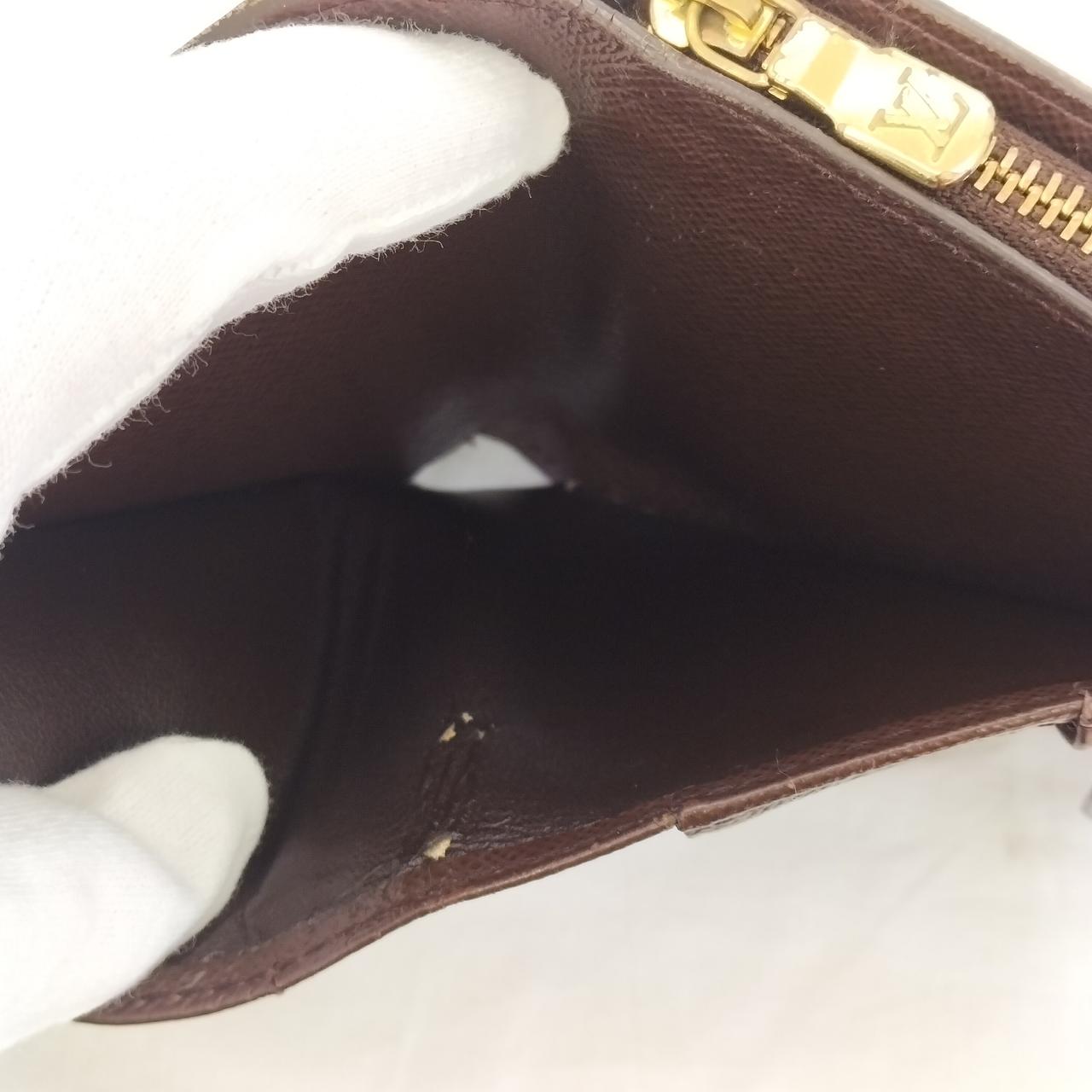 札入れ部分、一部剥がれが有ります。