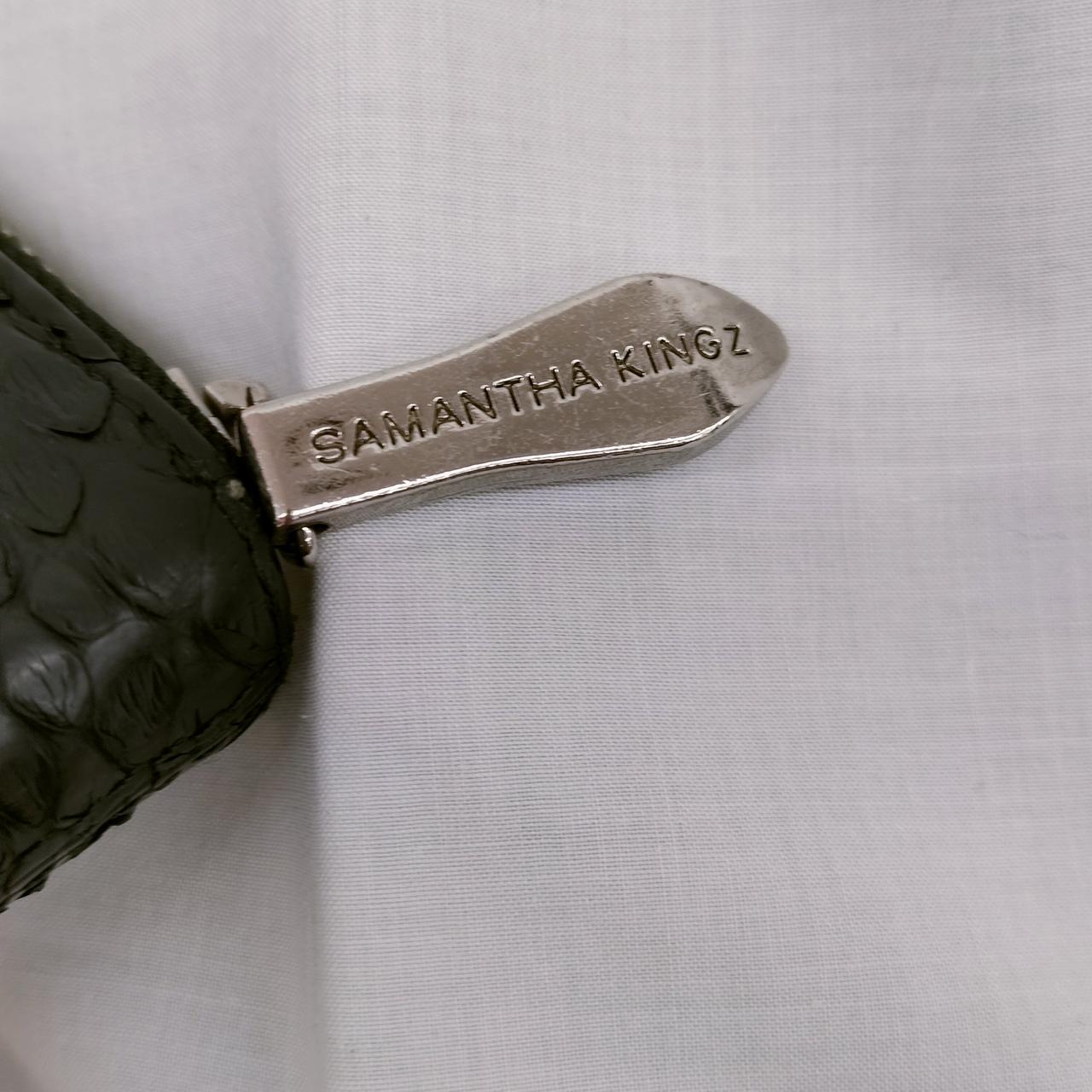 ファスナー持ち手刻印有ります。