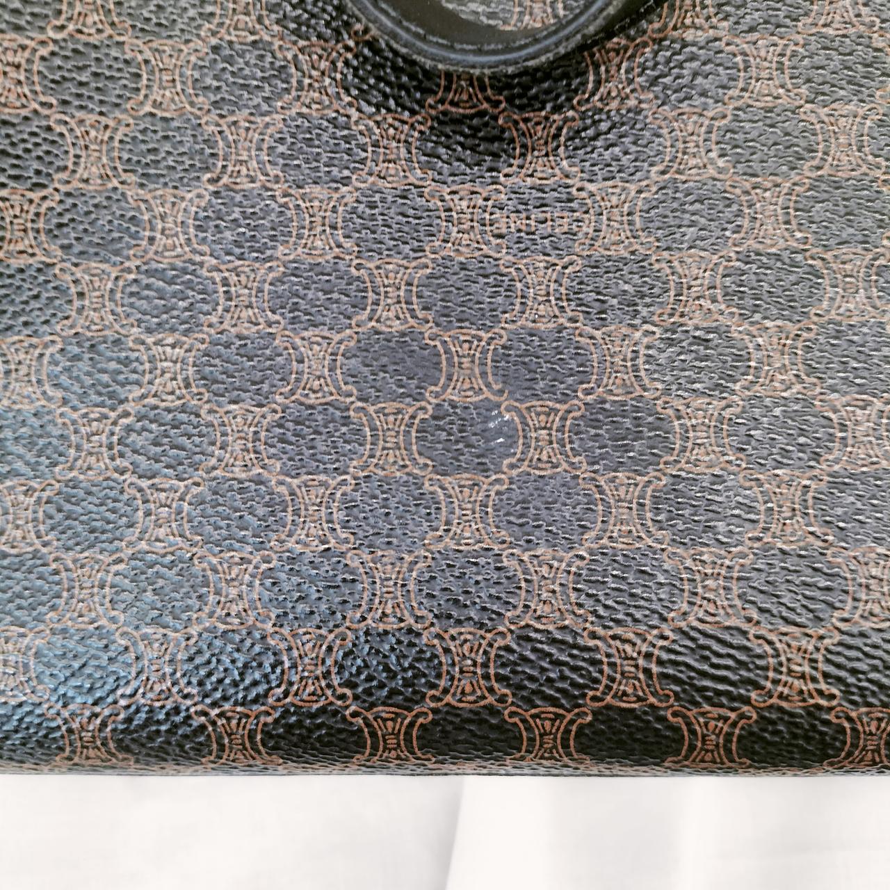 保管状態に伴う白い汚れが有ります。