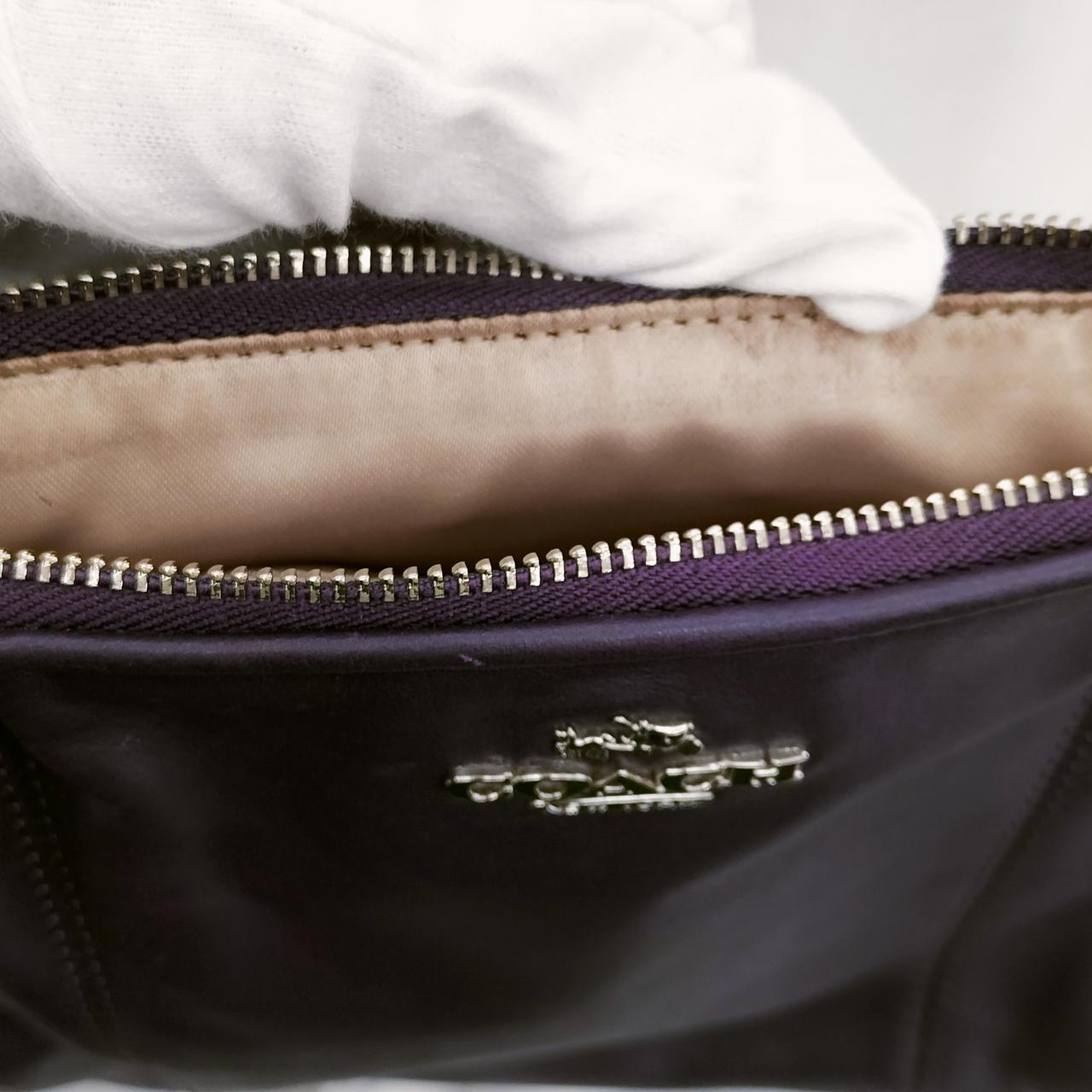 内側、上部分染みが有ります。