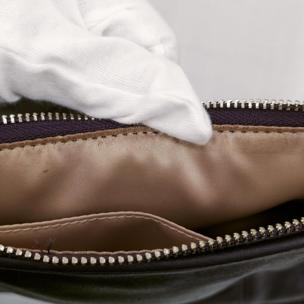 内側、上部分染みが有ります。