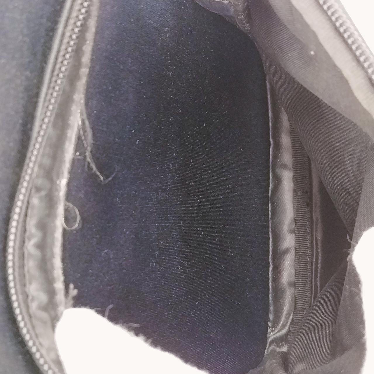 縁部分の汚れ、ホツレが有ります。