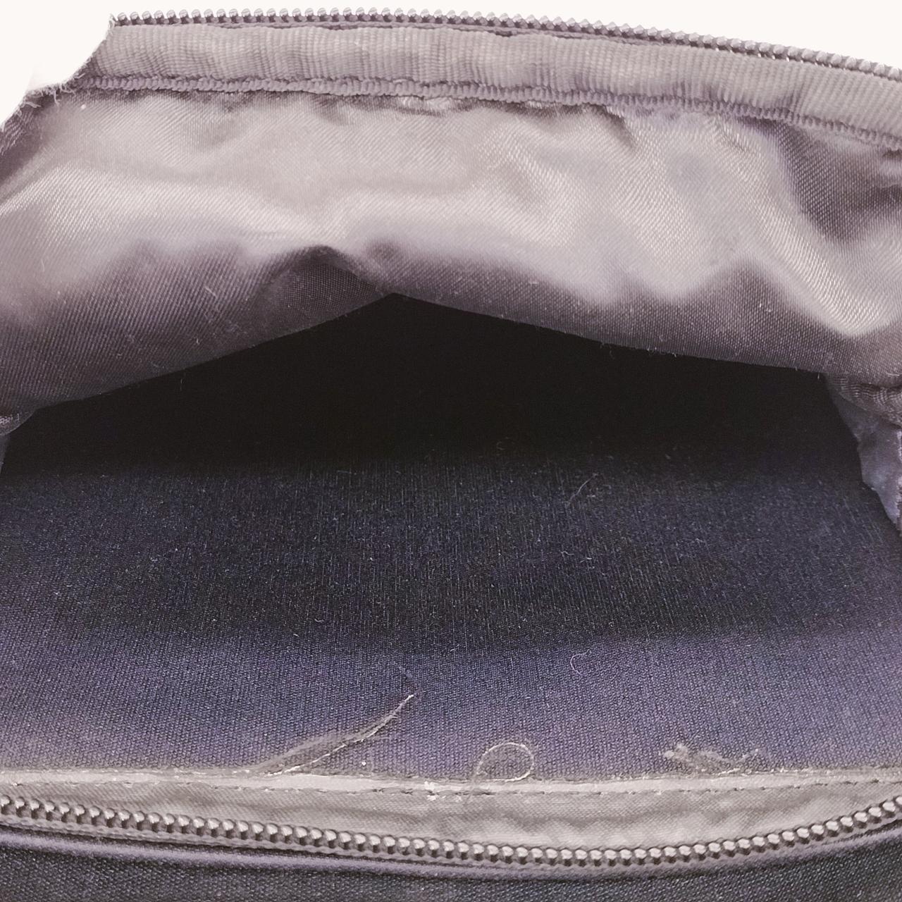 縁部分の汚れが有ります。