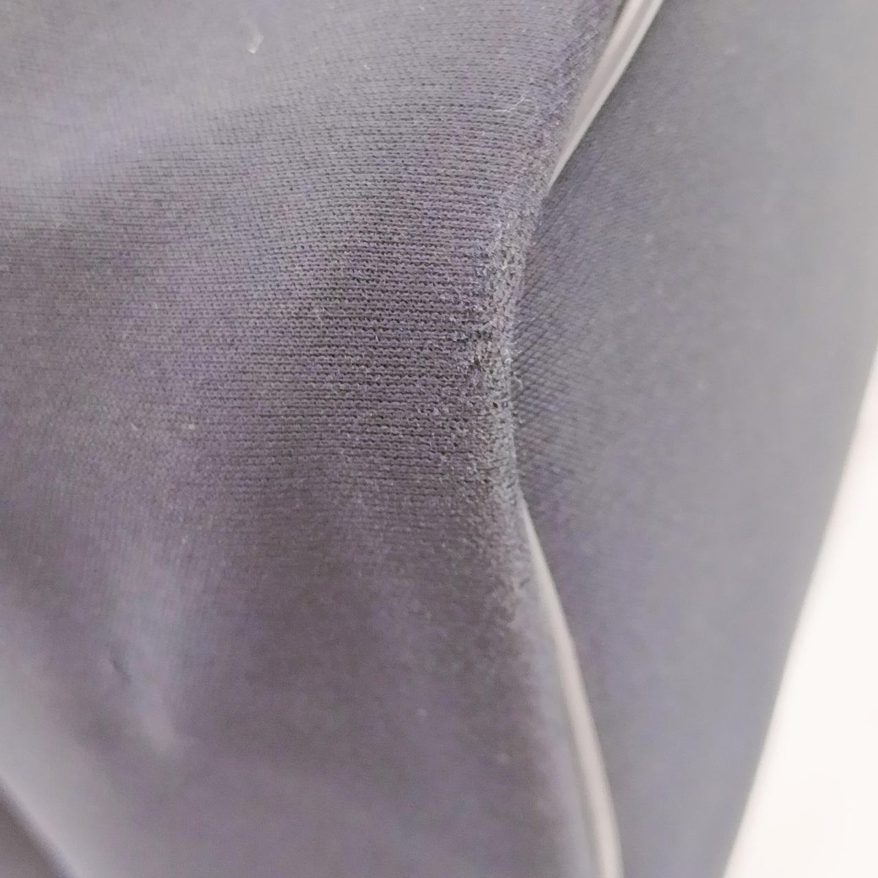 外側、全体的に角擦れ有ります。