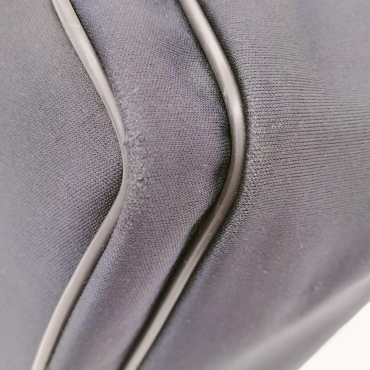 外側、全体的に角擦れ有ります。